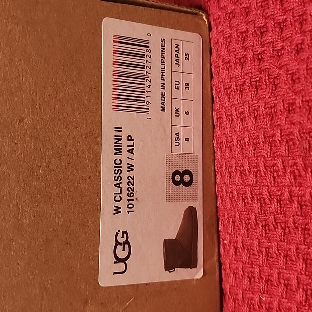 UGG - Picture 7 of 9